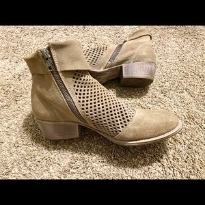 Never Wear; Worn Once